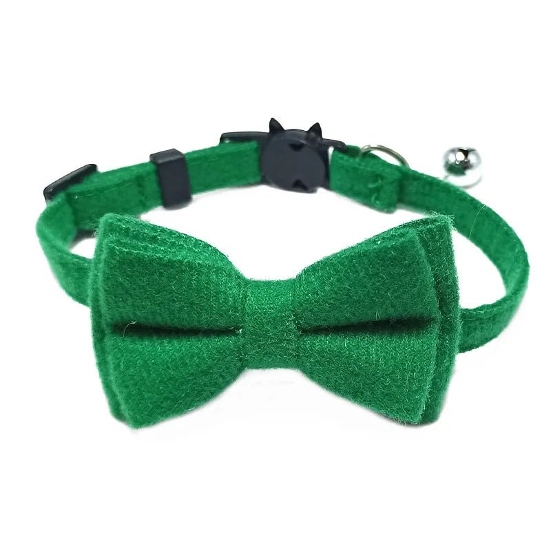 Katzenhalsband mit Schleife & Glocke | Verstellbares Breakaway Halsband für Katzen – Rot kariert, niedlich & sicher | Furrivio™ für Hunde & Katzen – jetzt bei Furrivio™ kaufen