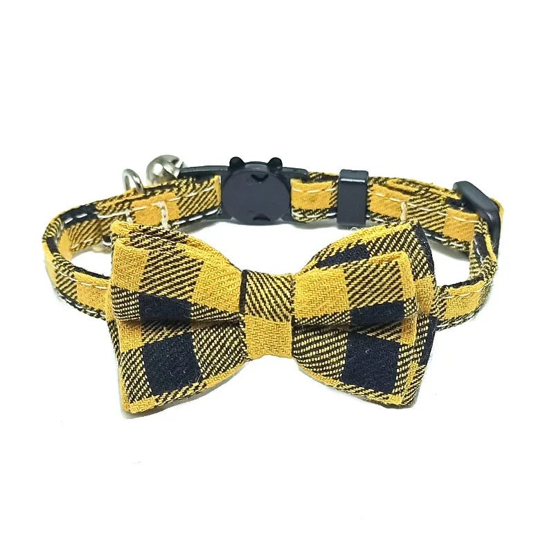 Katzenhalsband mit Schleife & Glocke | Verstellbares Breakaway Halsband für Katzen – Rot kariert, niedlich & sicher | Furrivio™ für Hunde & Katzen – jetzt bei Furrivio™ kaufen