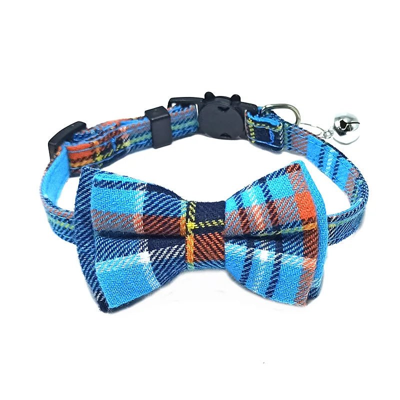 Katzenhalsband mit Schleife & Glocke | Verstellbares Breakaway Halsband für Katzen – Rot kariert, niedlich & sicher | Furrivio™ für Hunde & Katzen – jetzt bei Furrivio™ kaufen
