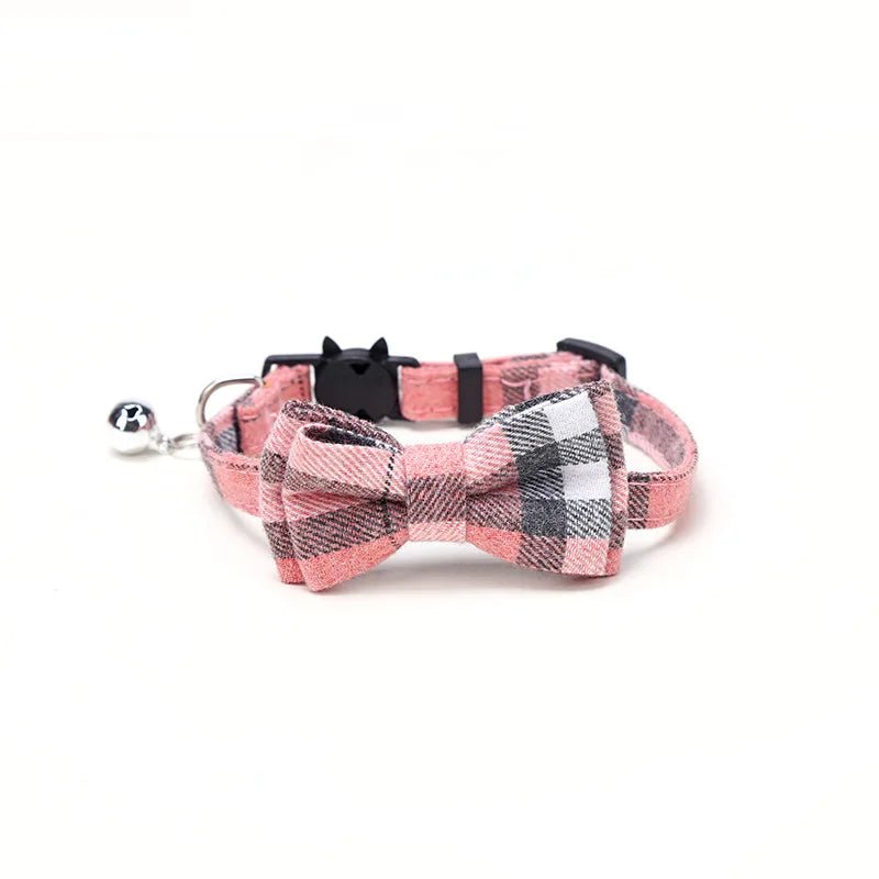 Katzenhalsband mit Schleife & Glocke | Verstellbares Breakaway Halsband für Katzen – Rot kariert, niedlich & sicher | Furrivio™ für Hunde & Katzen – jetzt bei Furrivio™ kaufen