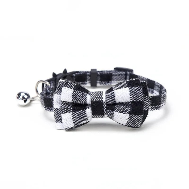 Katzenhalsband mit Schleife & Glocke | Verstellbares Breakaway Halsband für Katzen – Rot kariert, niedlich & sicher | Furrivio™ für Hunde & Katzen – jetzt bei Furrivio™ kaufen