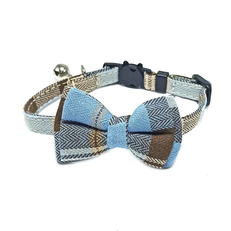 Katzenhalsband mit Schleife & Glocke | Verstellbares Breakaway Halsband für Katzen – Rot kariert, niedlich & sicher | Furrivio™ für Hunde & Katzen – jetzt bei Furrivio™ kaufen