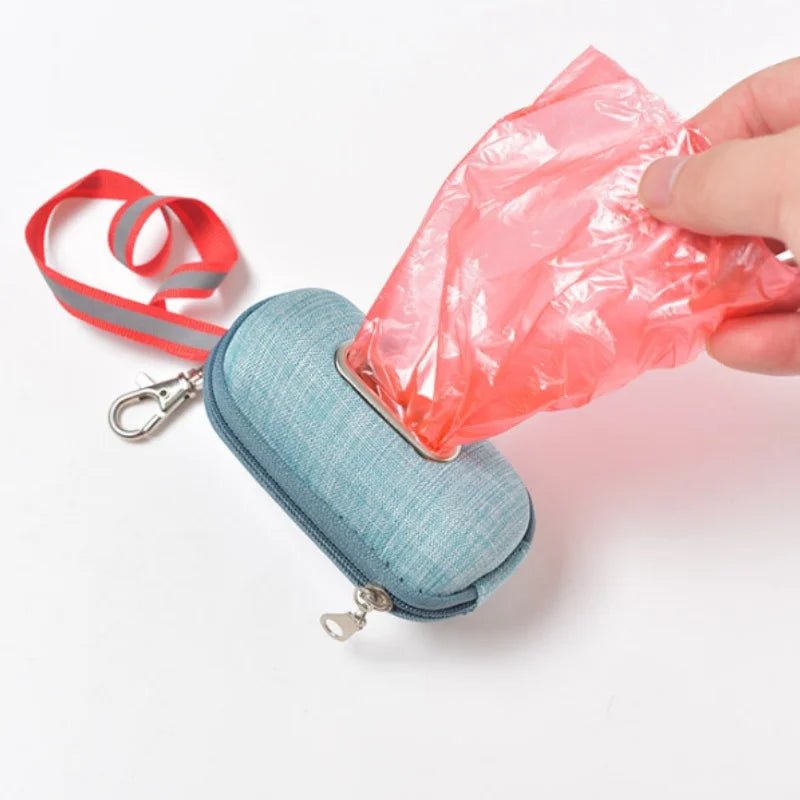 Hundekotbeutel Spender mit Karabiner für unterwegs | Furrivio™ für Hunde & Katzen – jetzt bei Furrivio kaufen