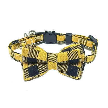 Katzenhalsband mit Schleife & Glocke | Verstellbares Breakaway Halsband für Katzen – Rot kariert, niedlich & sicher | Furrivio™ für Hunde & Katzen – jetzt bei Furrivio™ kaufen