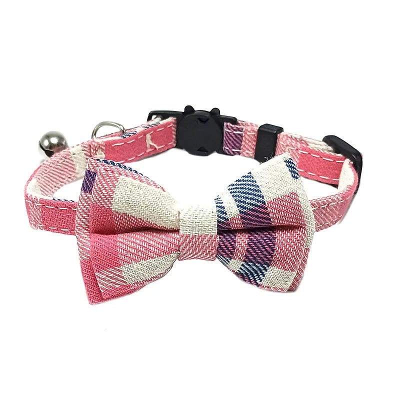Katzenhalsband mit Schleife & Glocke | Verstellbares Breakaway Halsband für Katzen – Rot kariert, niedlich & sicher | Furrivio™ für Hunde & Katzen – jetzt bei Furrivio™ kaufen