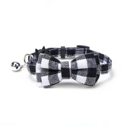 Katzenhalsband mit Schleife & Glocke | Verstellbares Breakaway Halsband für Katzen – Rot kariert, niedlich & sicher | Furrivio™ für Hunde & Katzen – jetzt bei Furrivio™ kaufen