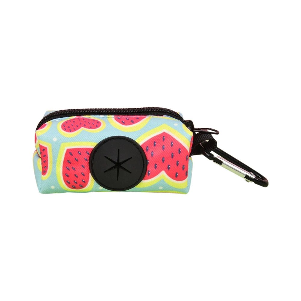 Kotbeutel Halter für Hunde – Dog Poop Bag Holder | Furrivio™ für Hunde & Katzen – jetzt bei Furrivio kaufen