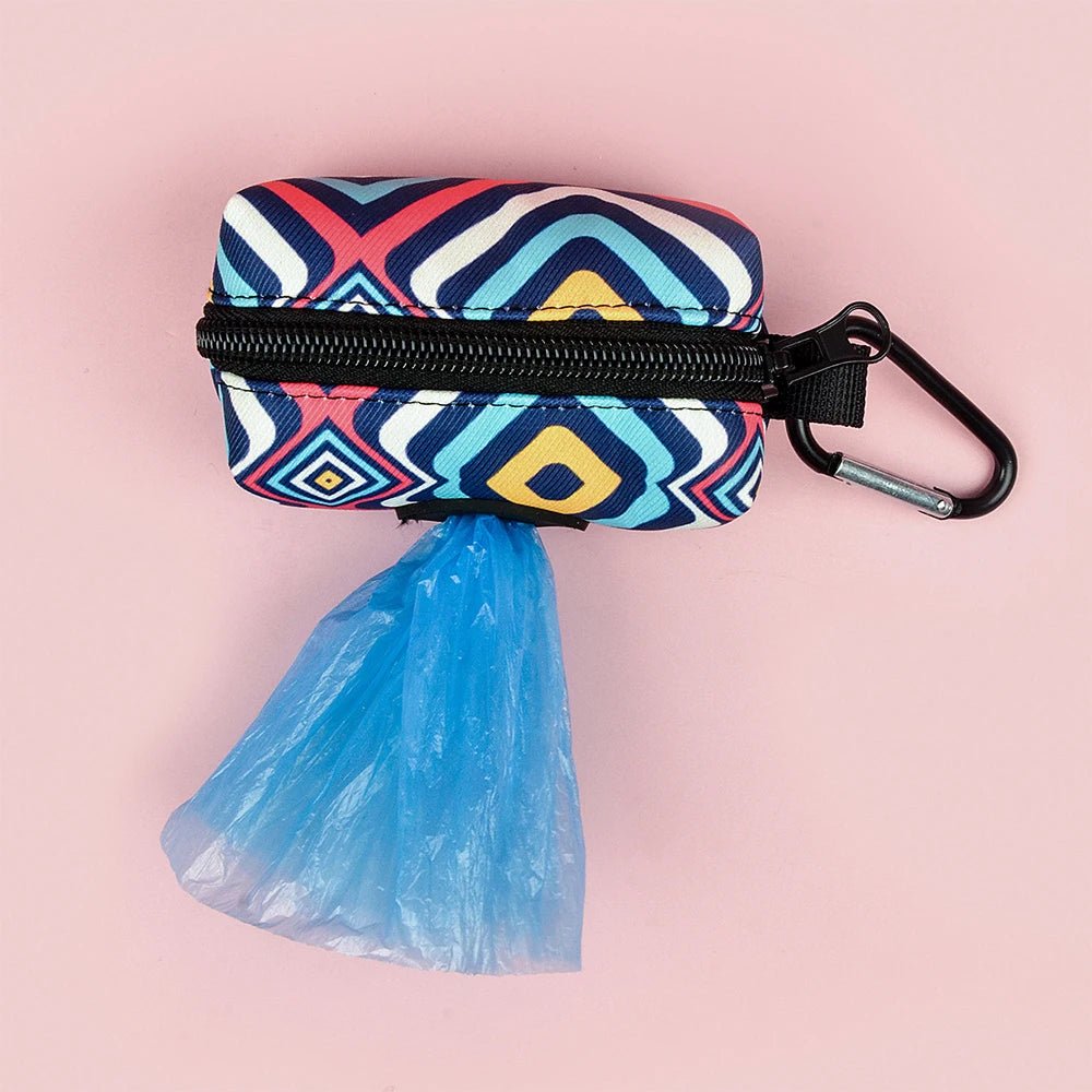 Kotbeutel Halter für Hunde – Dog Poop Bag Holder | Furrivio™ für Hunde & Katzen – jetzt bei Furrivio kaufen