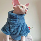 Sphynx Katzenpullover Plüsch– Warmer Winterpullover Arctic Velvet für haarlose Katzen blau | Furrivio™